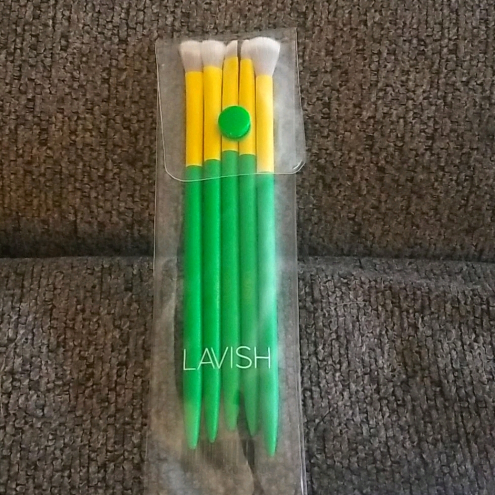 Lavish brush set